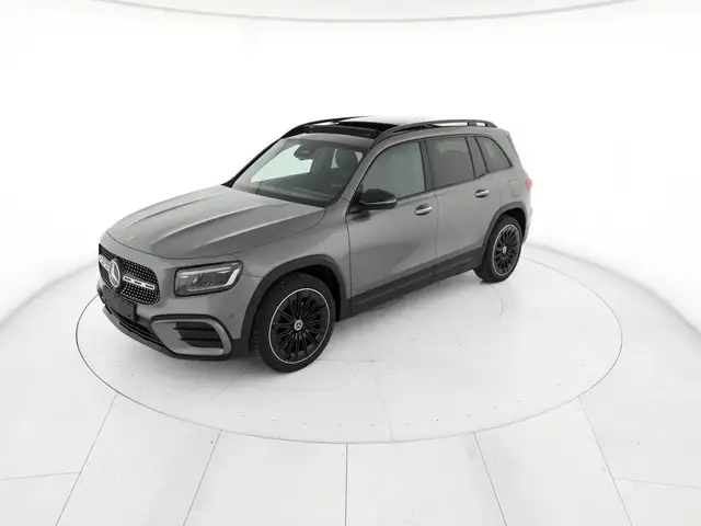 Mercedes-Benz GLB view 2