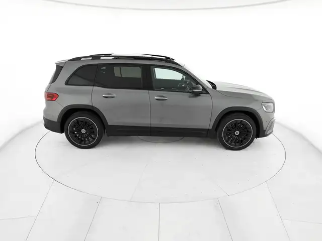 Mercedes-Benz GLB view 8