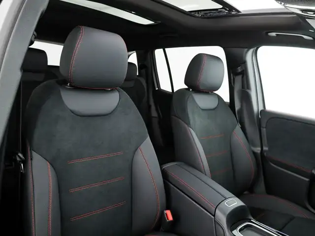 Mercedes-Benz GLB view 12