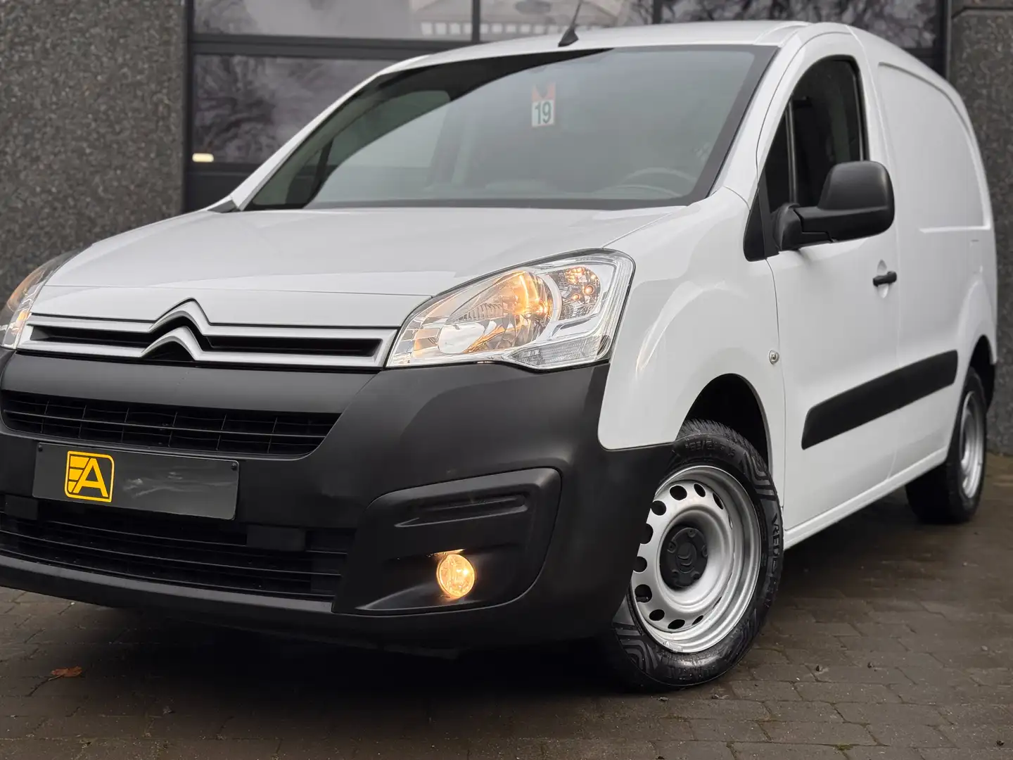 Citroen Berlingo L1 1.6 BlueHDi 75Cv CLUB Man. *** GARANTIE *** Blanc - 2