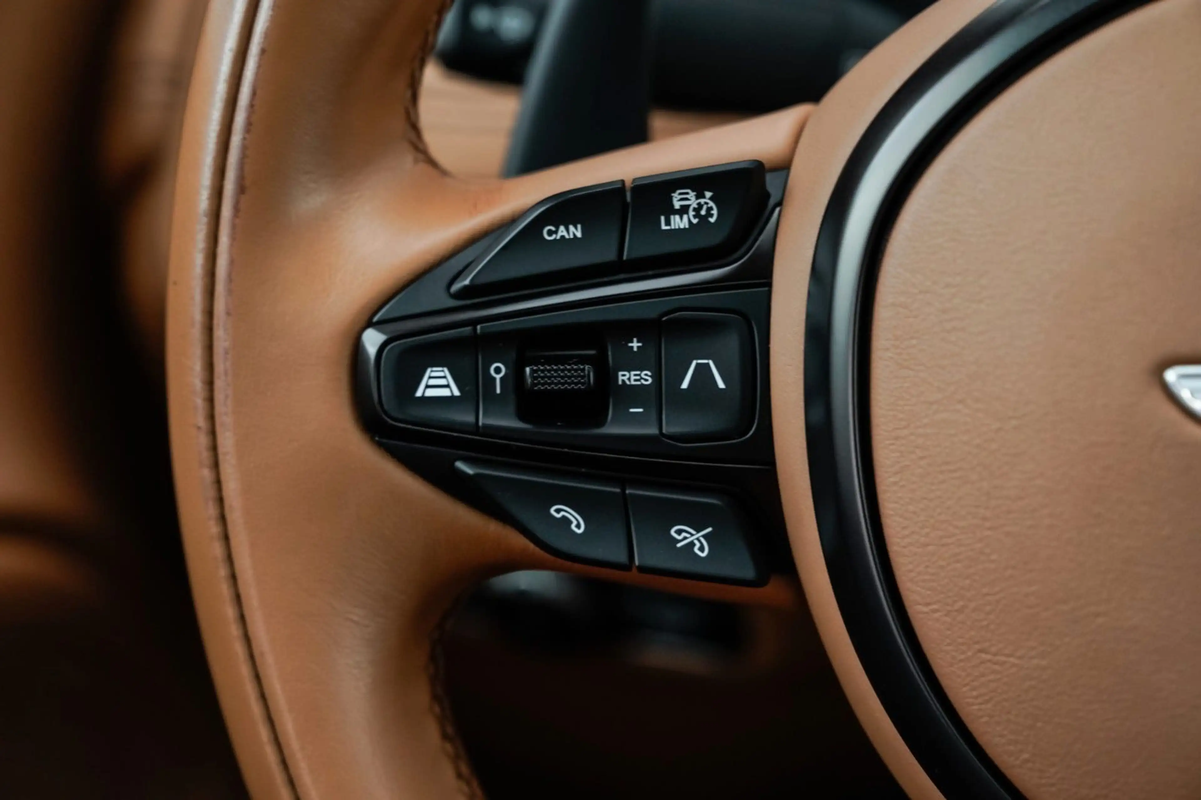 Aston Martin DBX 4.0 V8 Black Pack-Pano-Carbon-22" — photo 14