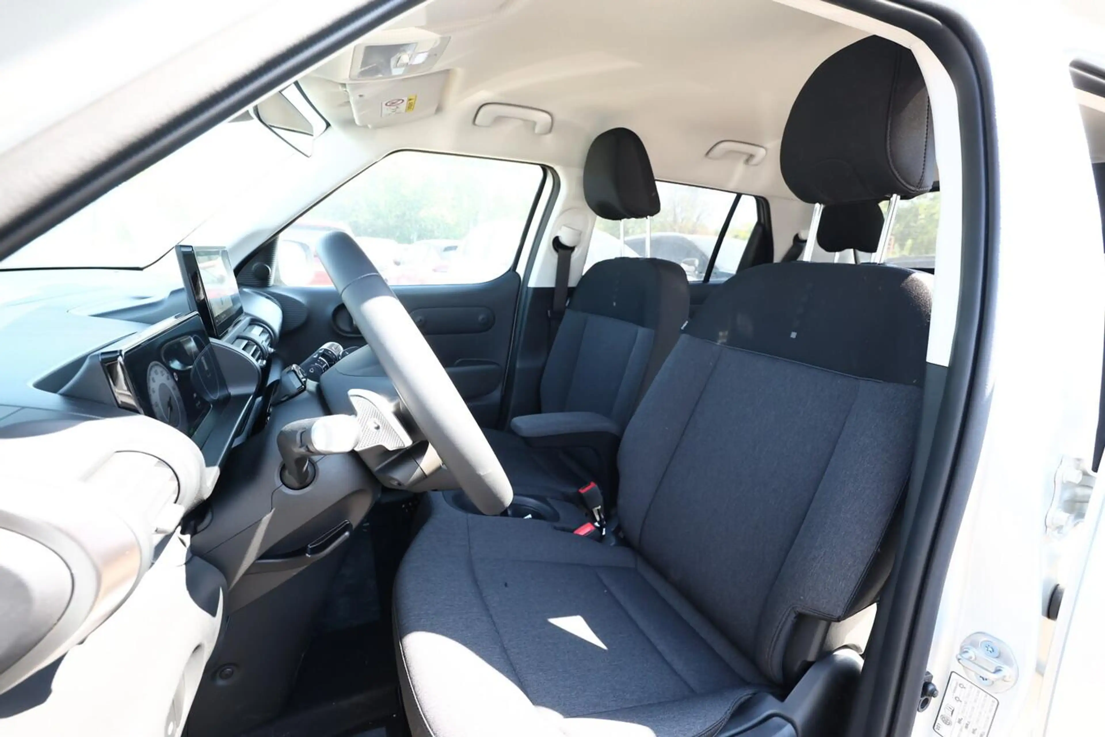 Hyundai Inster 42 kWh FÖRDERF. Navi 2xPDC 15Z PrivG ACC 71 kW ... — photo 6