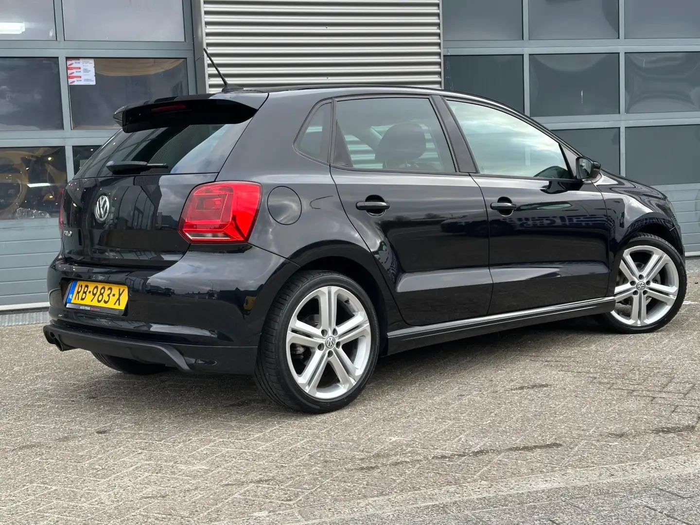 Volkswagen Polo 1.2 TSI Comfortline Business R | NAVI | PDC |CRUIS Negro - 2