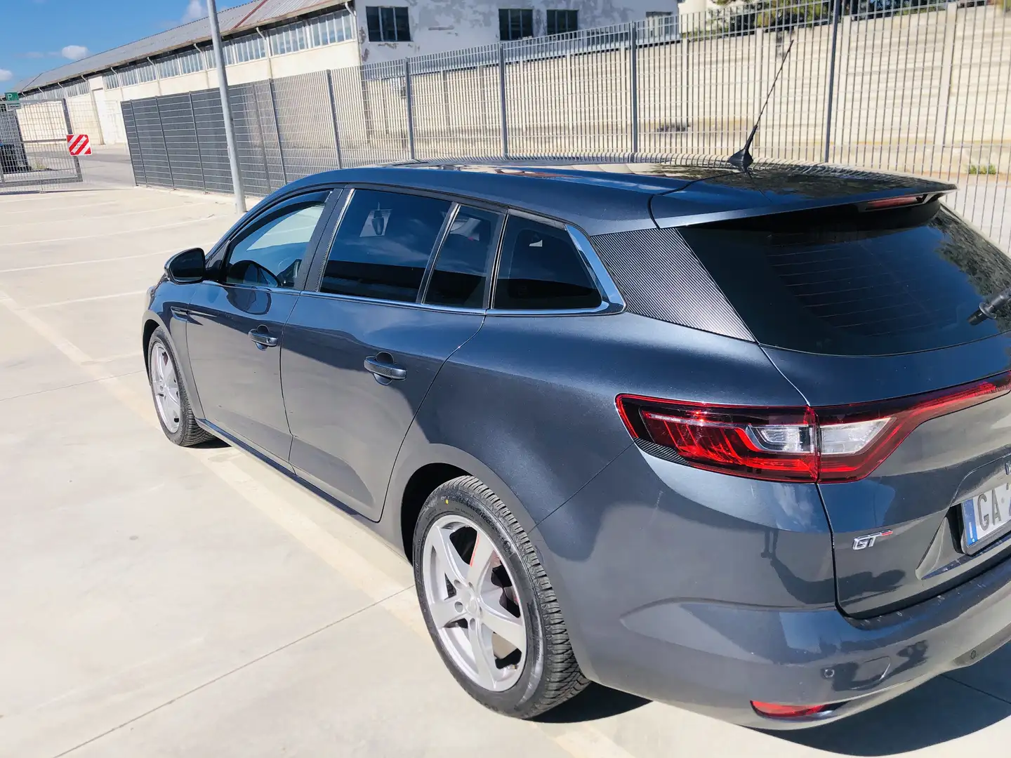 Renault Megane E-Tech - 2