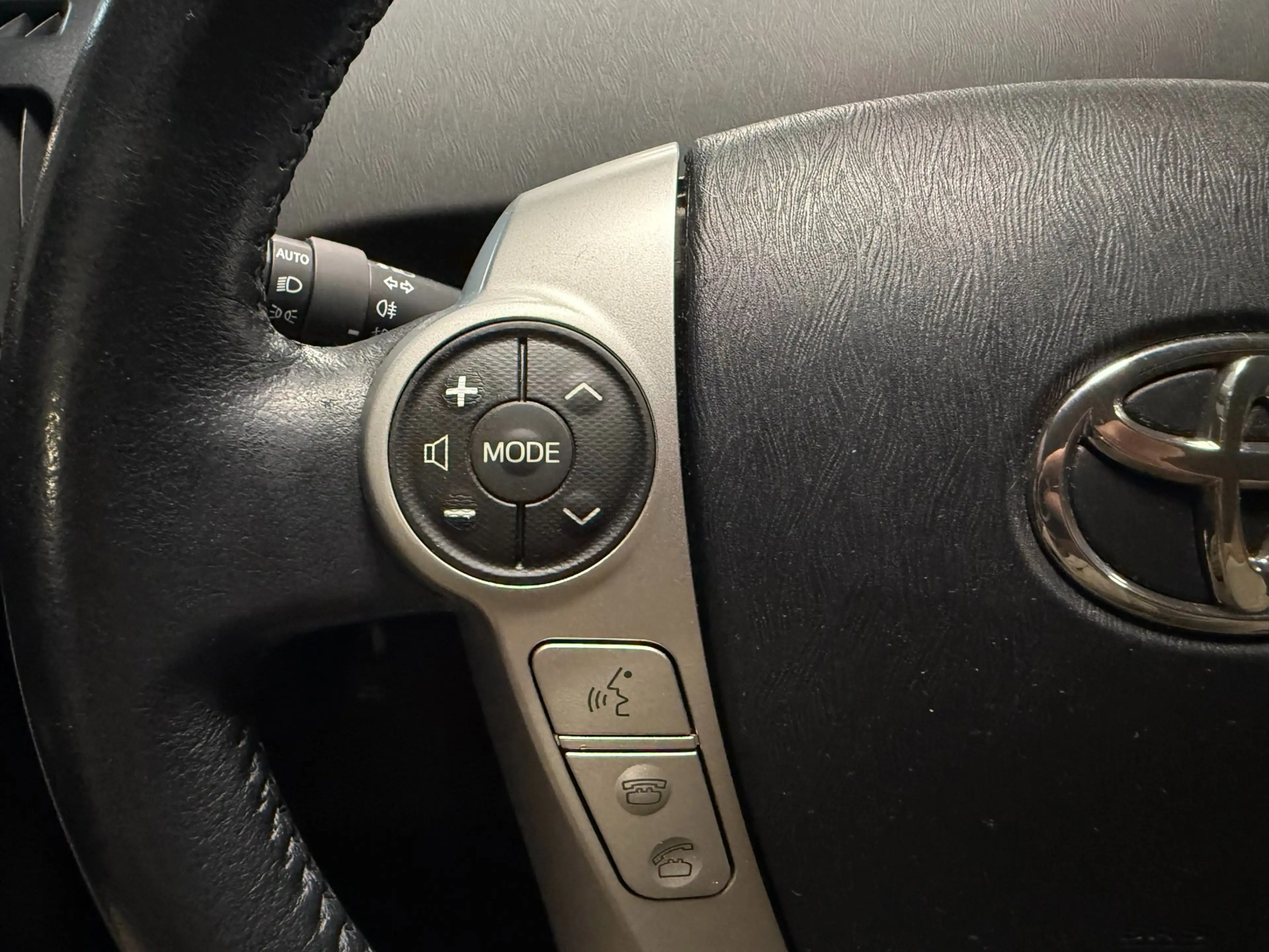 Toyota Prius 1.8 Plug-in Executive Business|JBL|CAMERA|HUD|STOE — photo 16