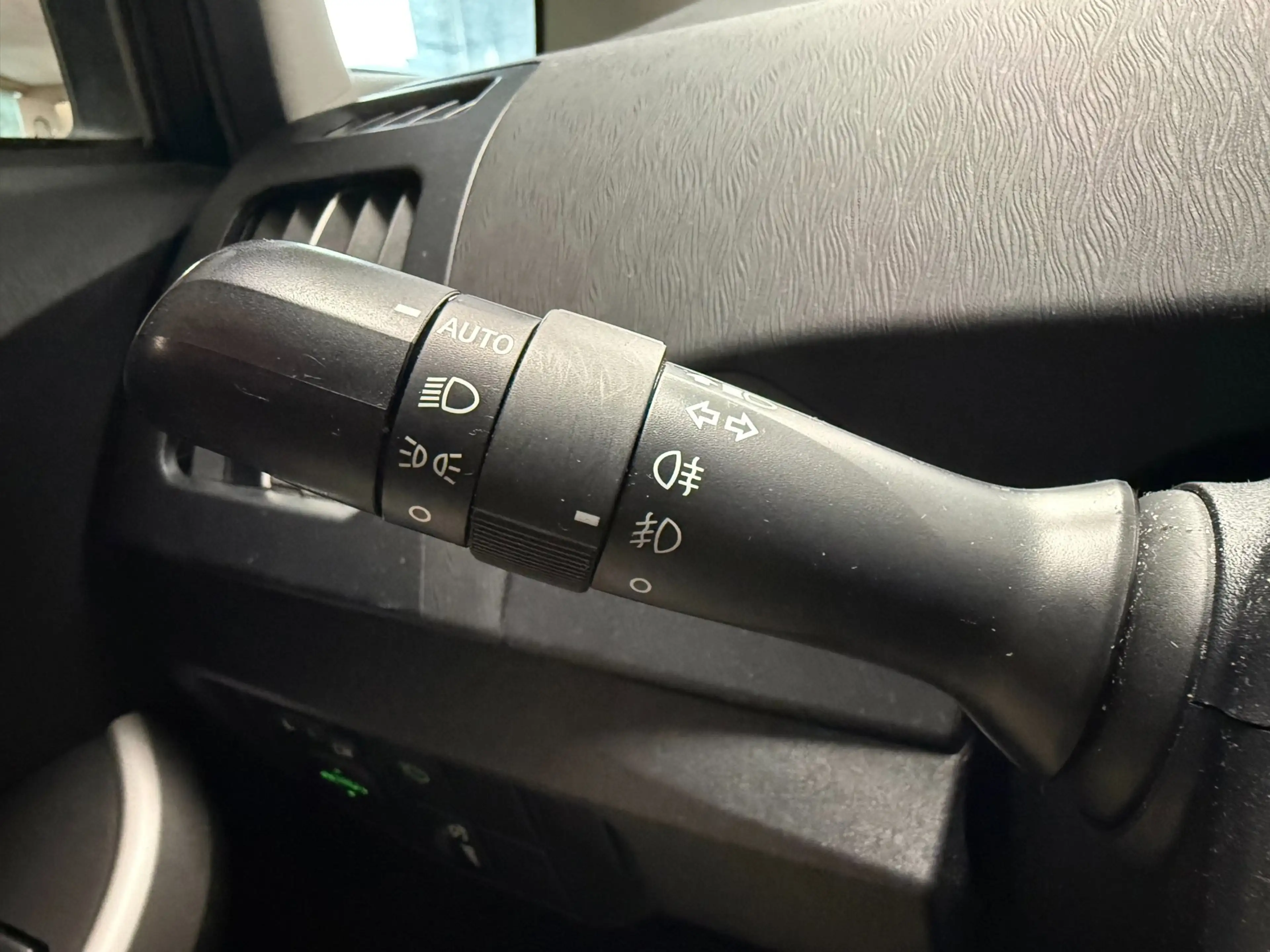 Toyota Prius 1.8 Plug-in Executive Business|JBL|CAMERA|HUD|STOE — photo 18