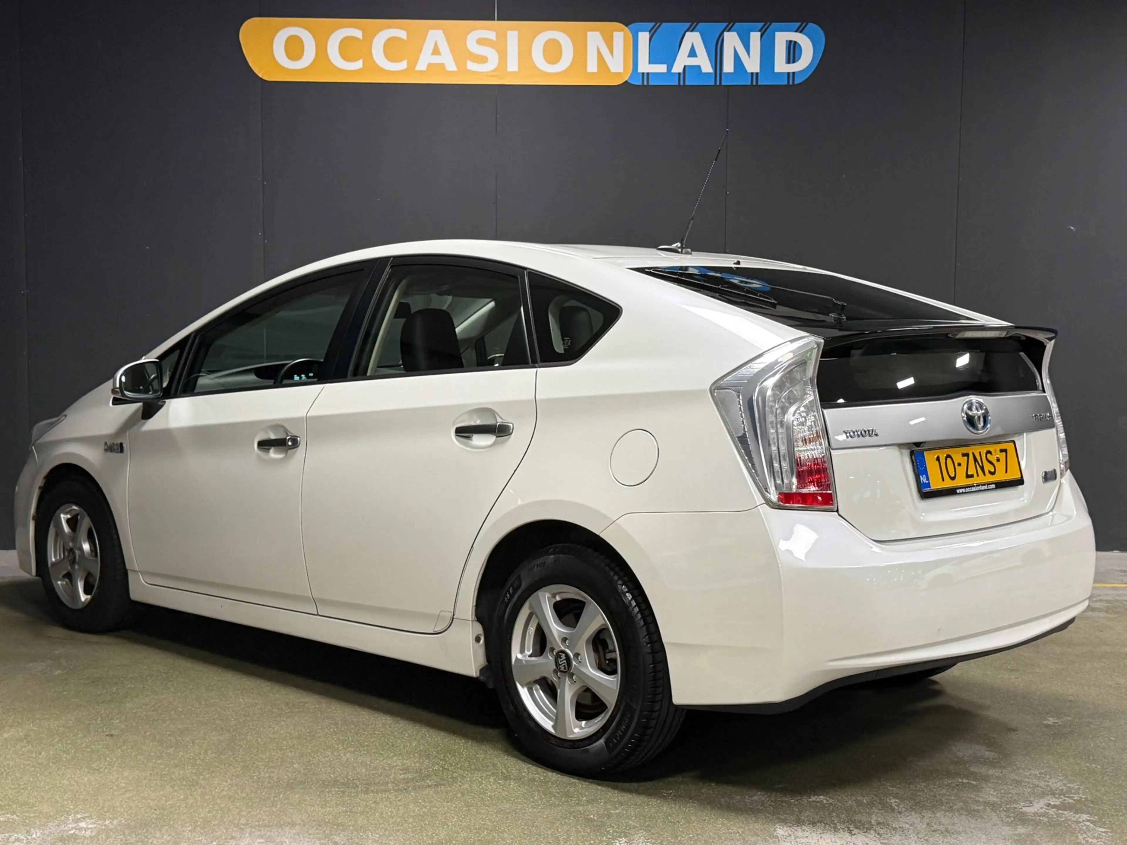 Toyota Prius 1.8 Plug-in Executive Business|JBL|CAMERA|HUD|STOE — photo 3