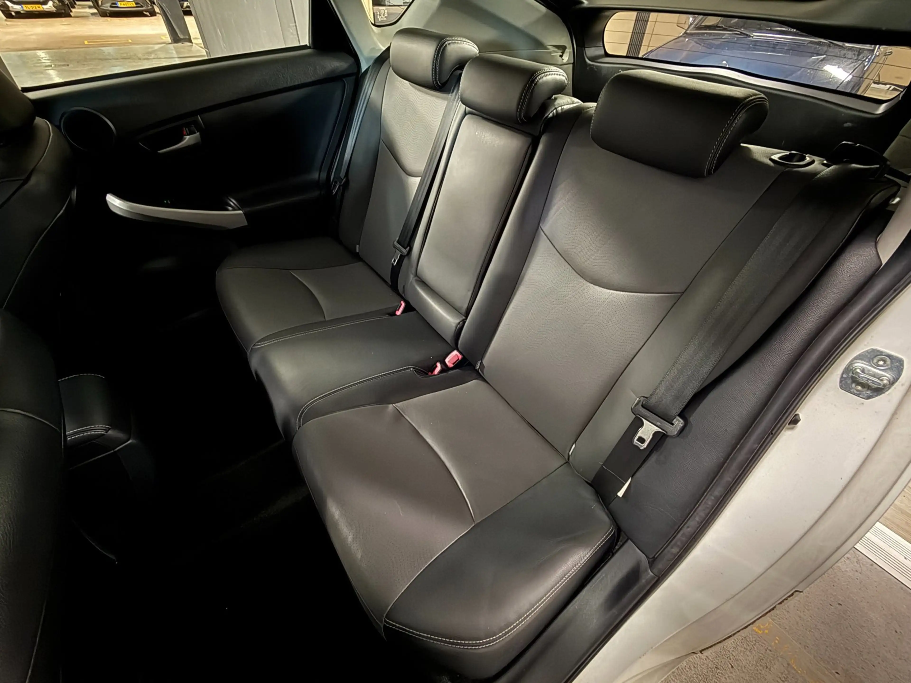 Toyota Prius 1.8 Plug-in Executive Business|JBL|CAMERA|HUD|STOE — photo 29