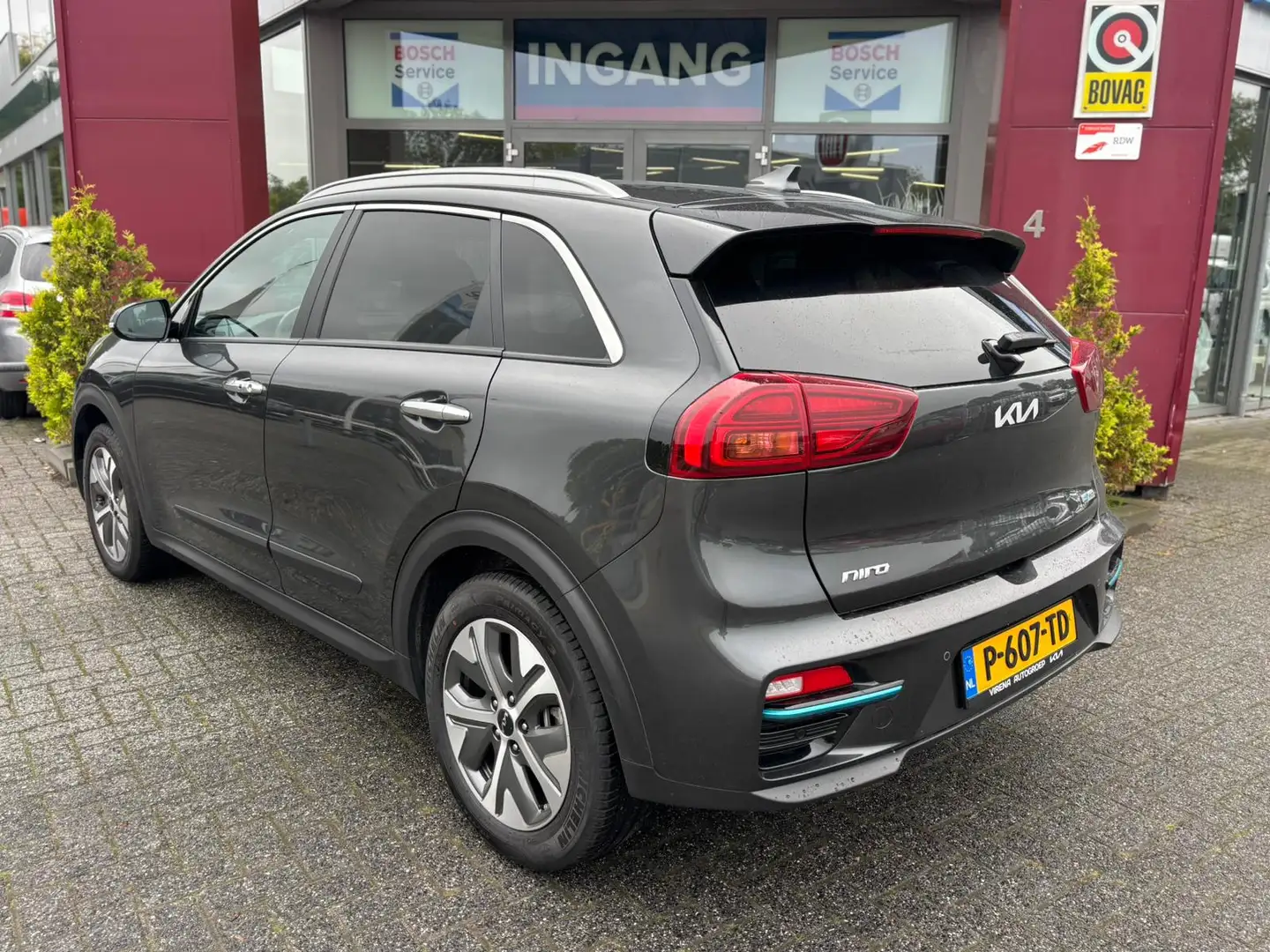 Kia e-Niro DynamicPlusLine 64 kWh | Schuifkantel dak | Trekha Grijs - 2