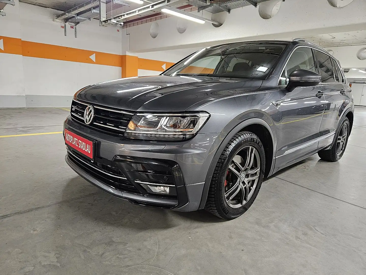Volkswagen Tiguan 2,0 TDI SCR Highline DSG Grau - 1