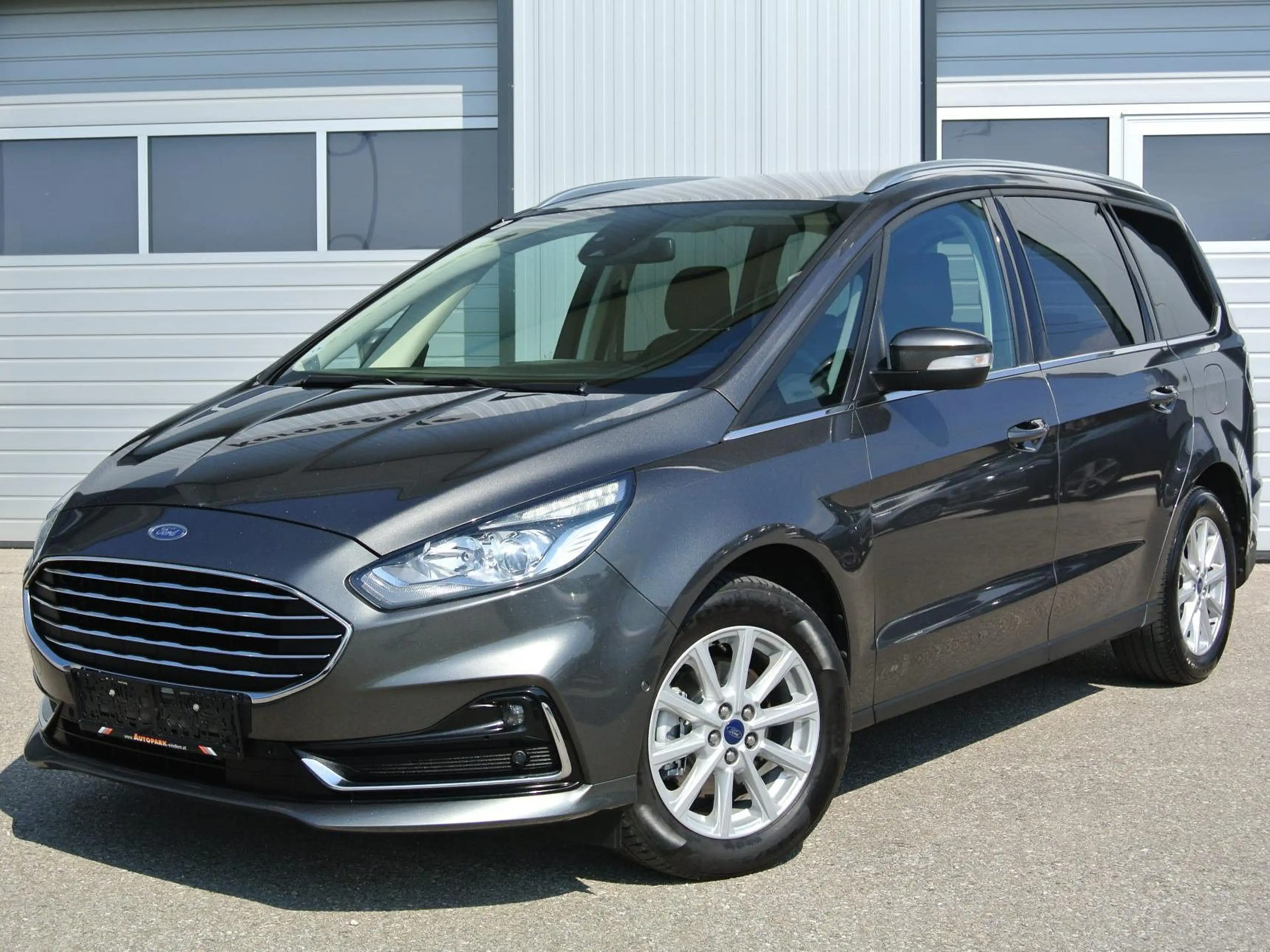 Ford Galaxy 2.5 Duratec FHEV Titanium Aut. **7-Sitze ** — photo 3