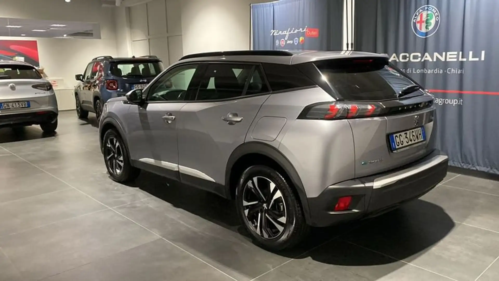 Peugeot 2008 motore elettrico 136 CV Allure Pack Grey - 2