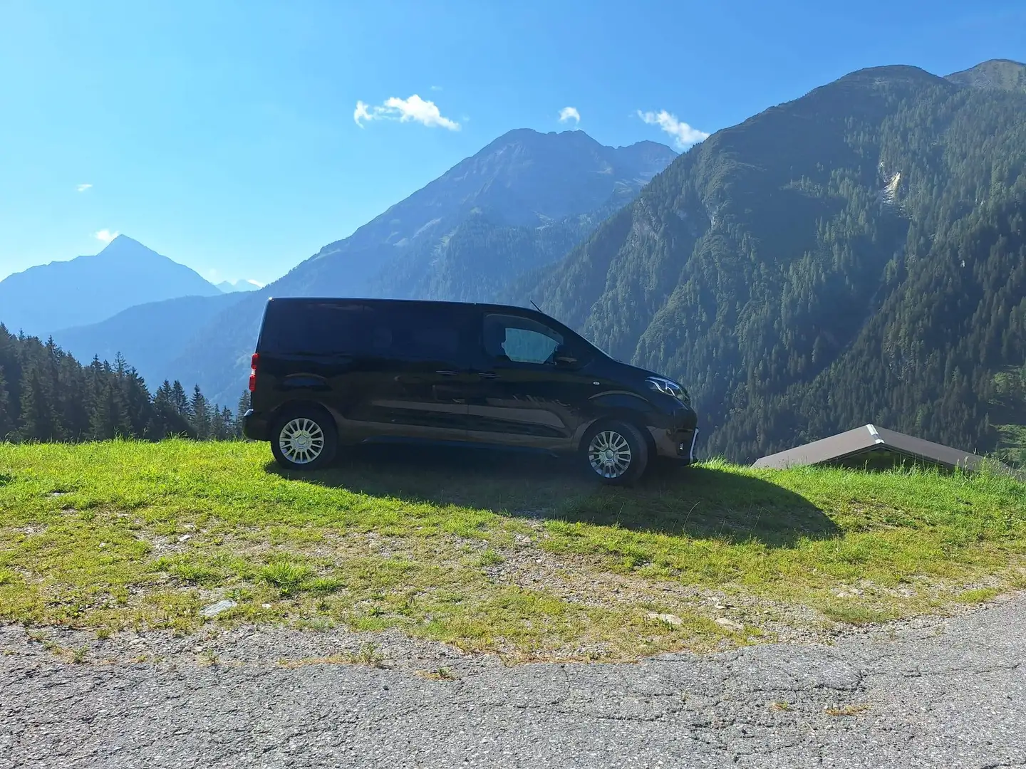 Toyota Proace Proace Verso 2,0 D-4D 180 Medium Family Aut. Family Schwarz - 1