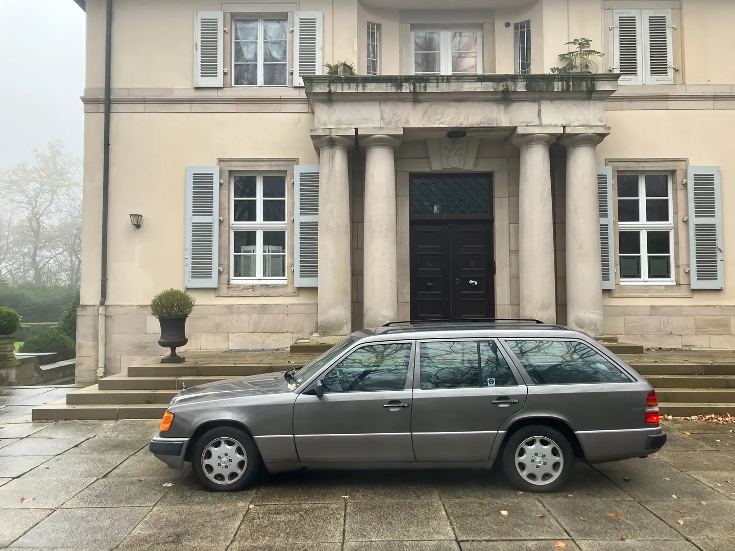 Mercedes-Benz 300 Grau - 1