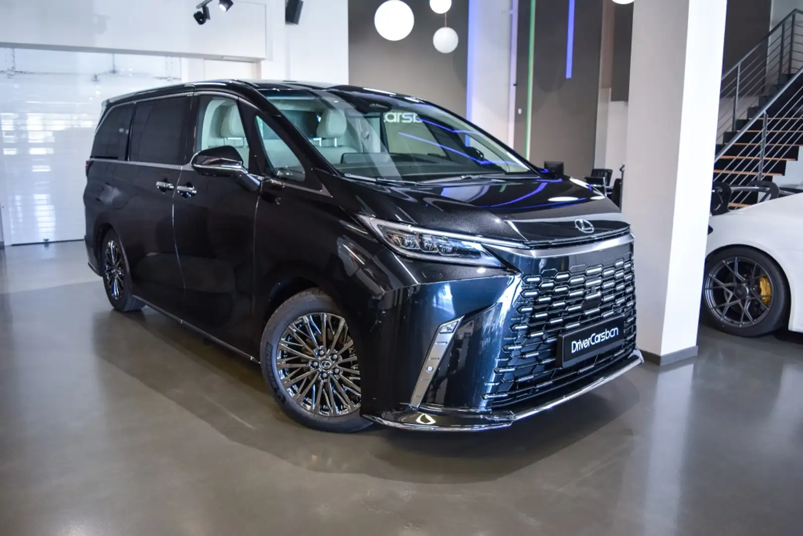 Lexus LM 350h Luxury Light Beige 4pl. Zwart - 2