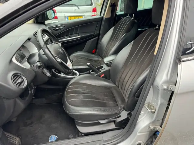 Lancia Delta view 10
