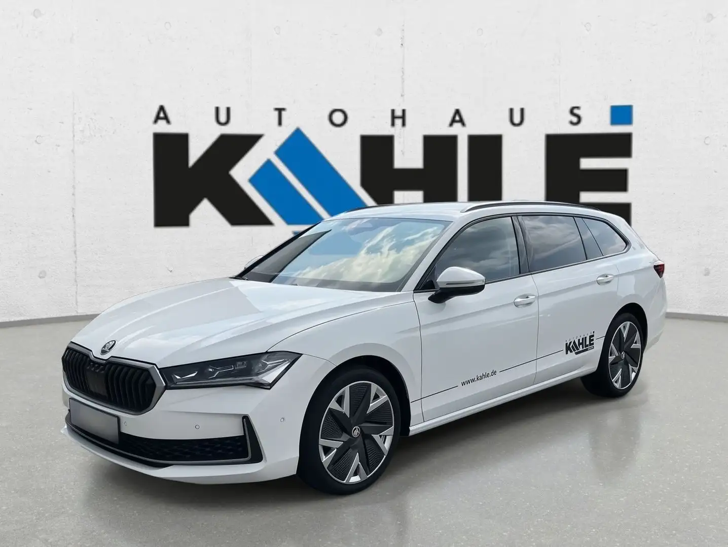Skoda Superb Combi 2.0 TDI DSG Selection Navi AHK LED SHZ Klima Weiß - 1