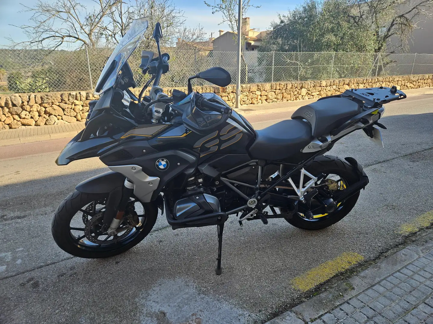 BMW R 1250 GS Exclusive crna - 1