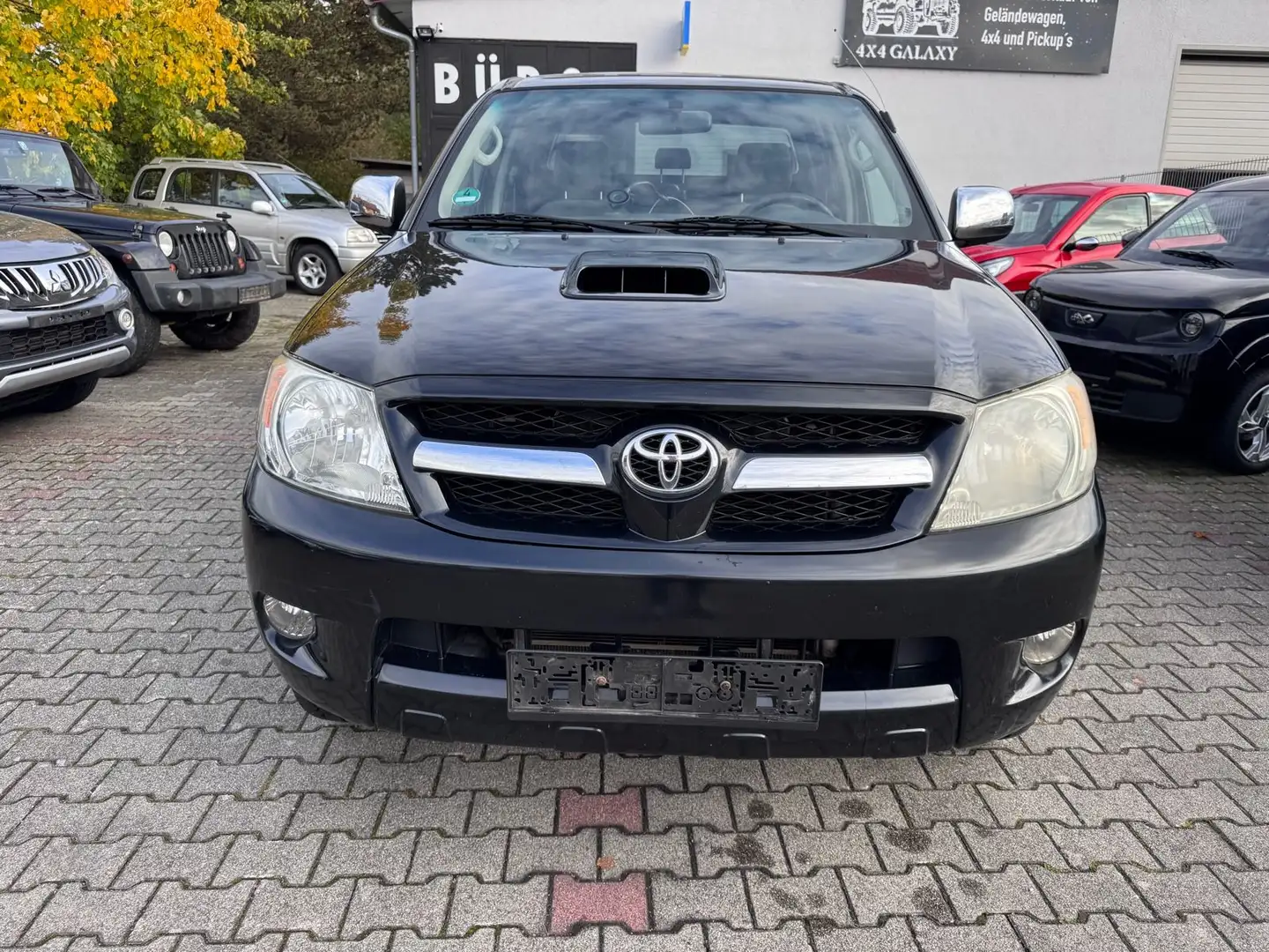 Toyota Hilux Double Cab Sol 4x4 Schwarz - 2