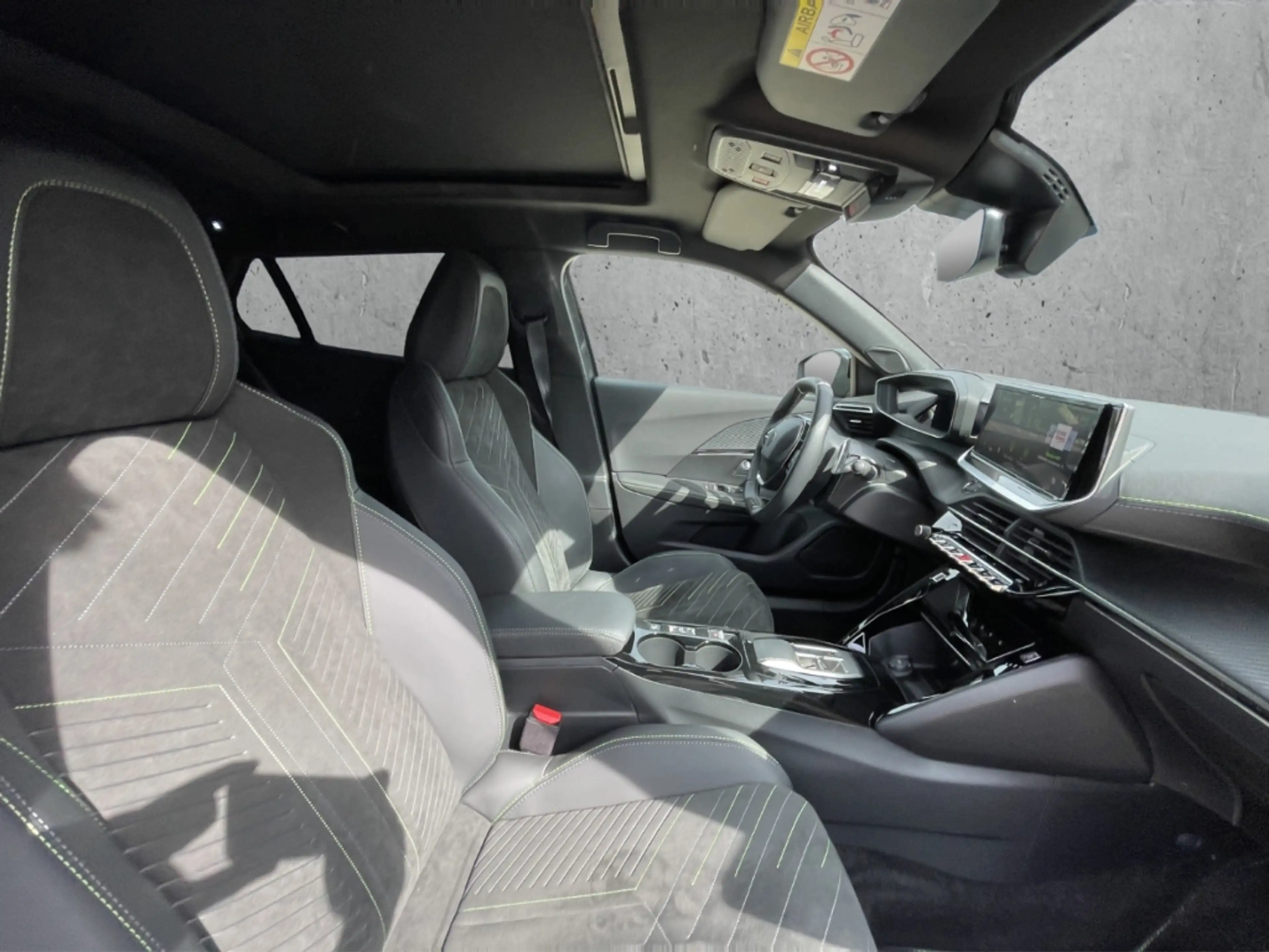Peugeot 2008 GT PT130 EAT8 El. Panodach Kamera LED ACC CarPlay — photo 13