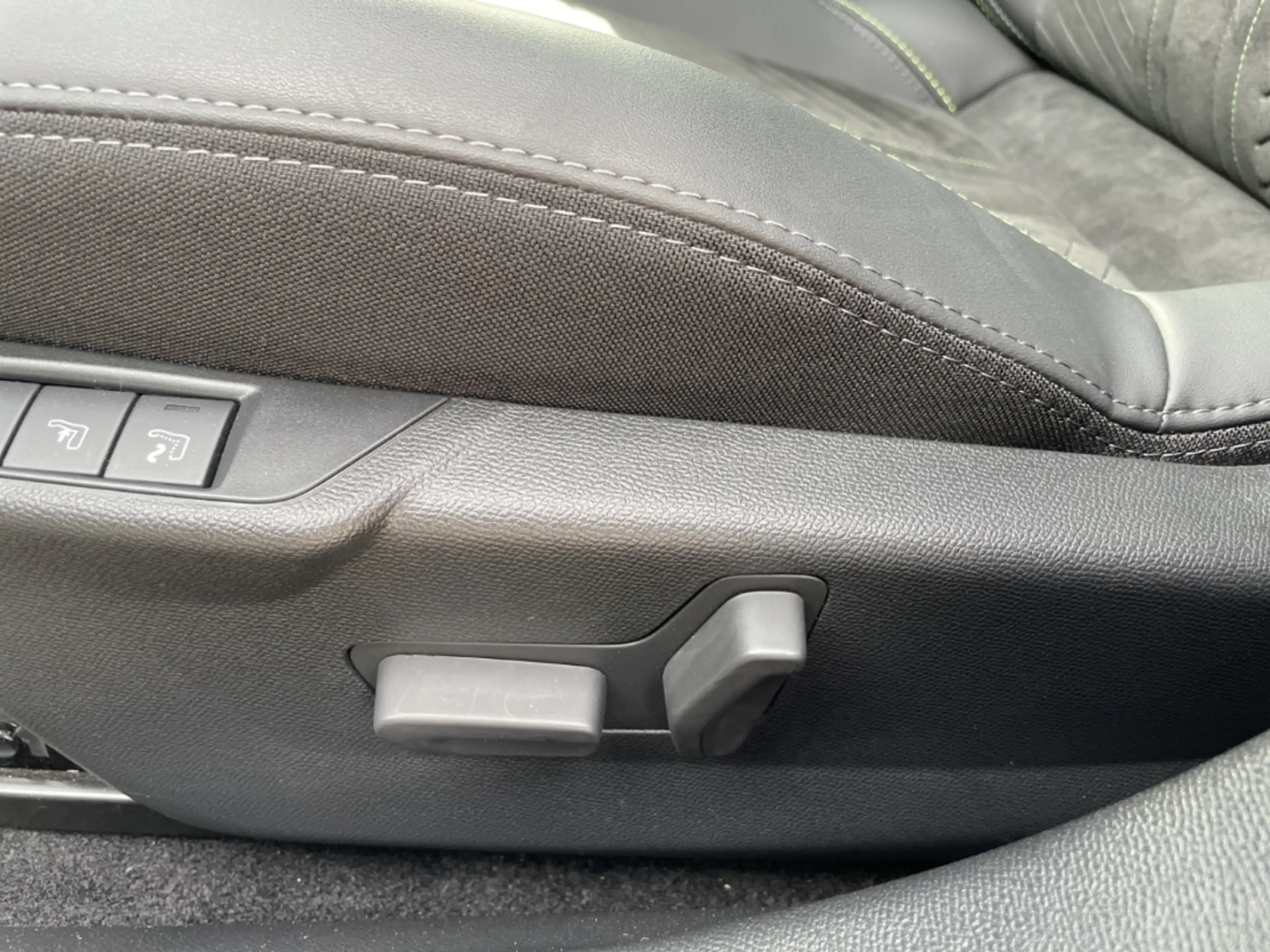Peugeot 2008 GT PT130 EAT8 El. Panodach Kamera LED ACC CarPlay — photo 20