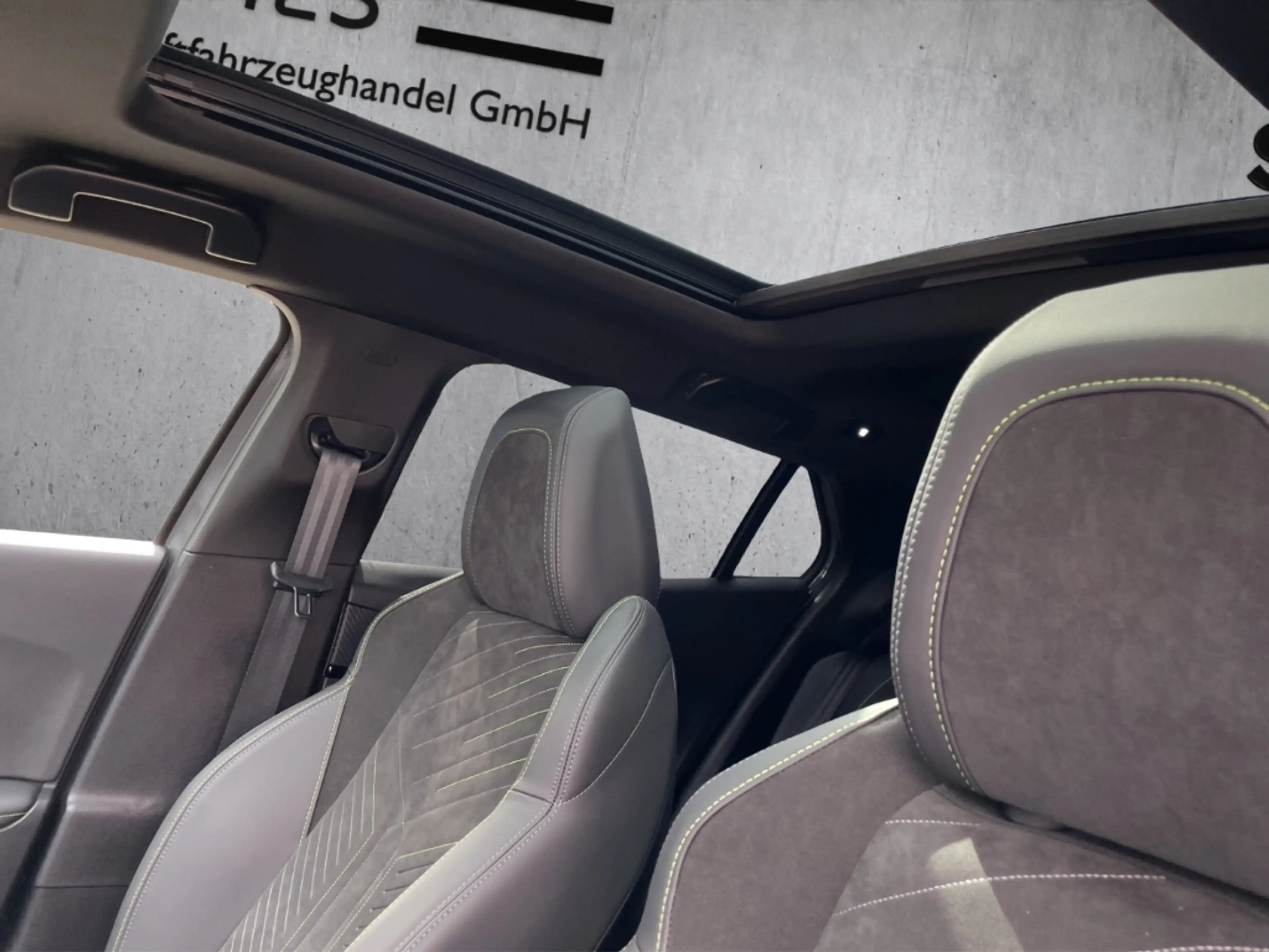 Peugeot 2008 GT PT130 EAT8 El. Panodach Kamera LED ACC CarPlay — photo 17