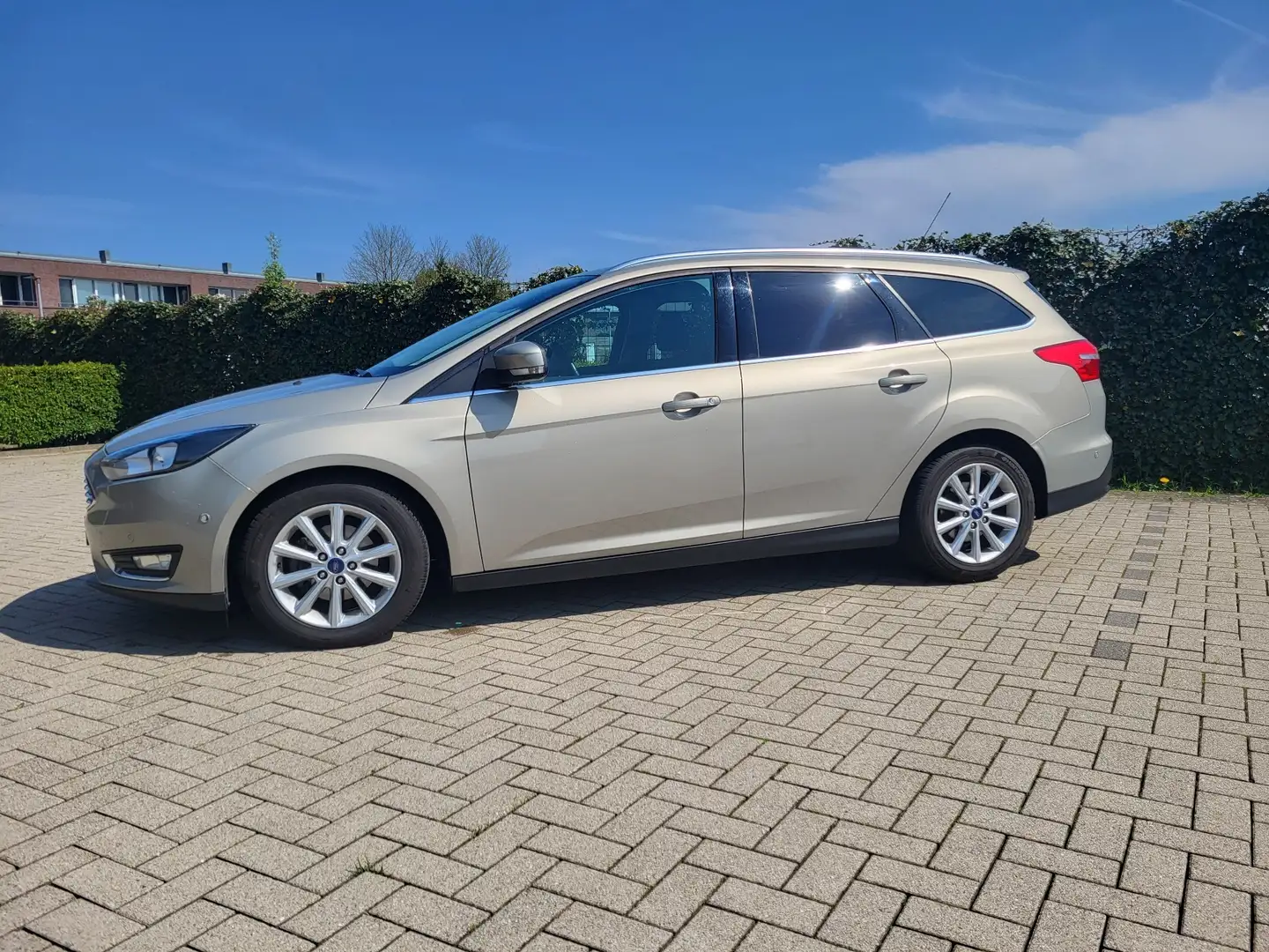 Ford Focus 1.0 Titanium Bronce - 1