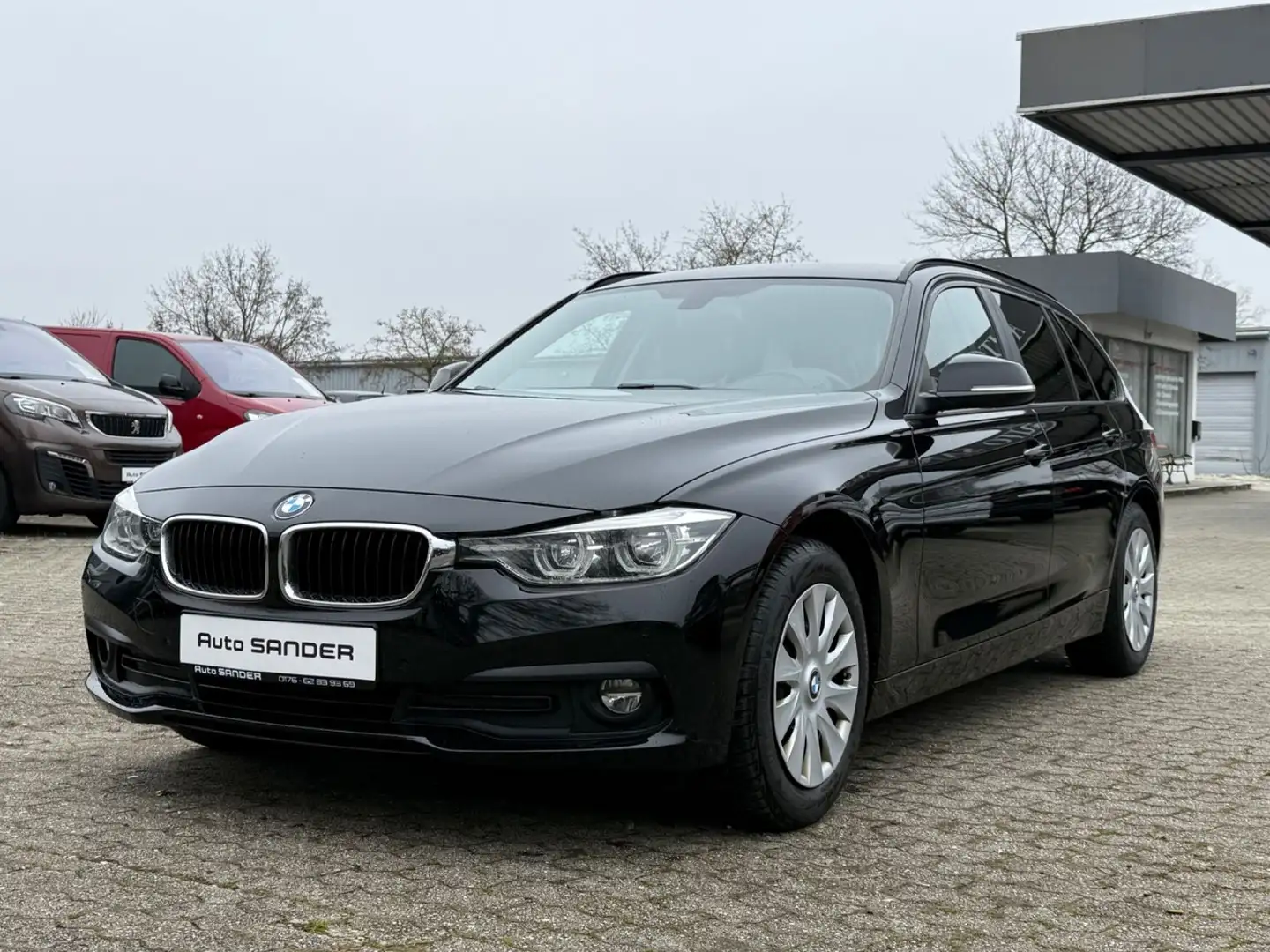 BMW 318 d Touring Automatik/Navi/Sp.Sitze/LED/Navi Schwarz - 2