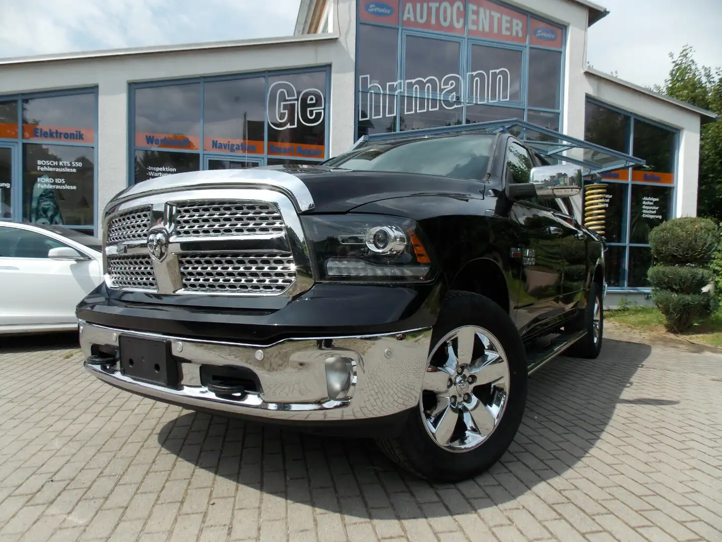 Dodge RAM 1500 Hemi Big Horn mit Ram Box Schwarz - 1