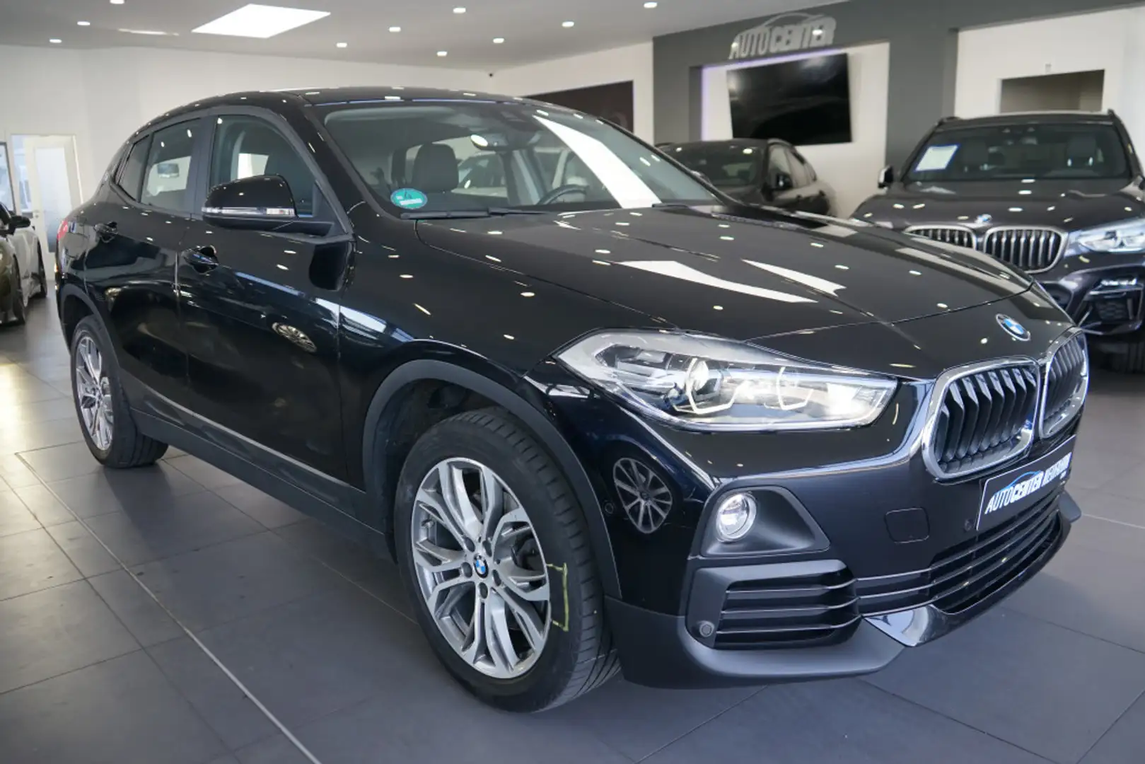 BMW X2 xDrive 20i NAVI+PDC+KLIMA+AUTOMATIK Noir - 1