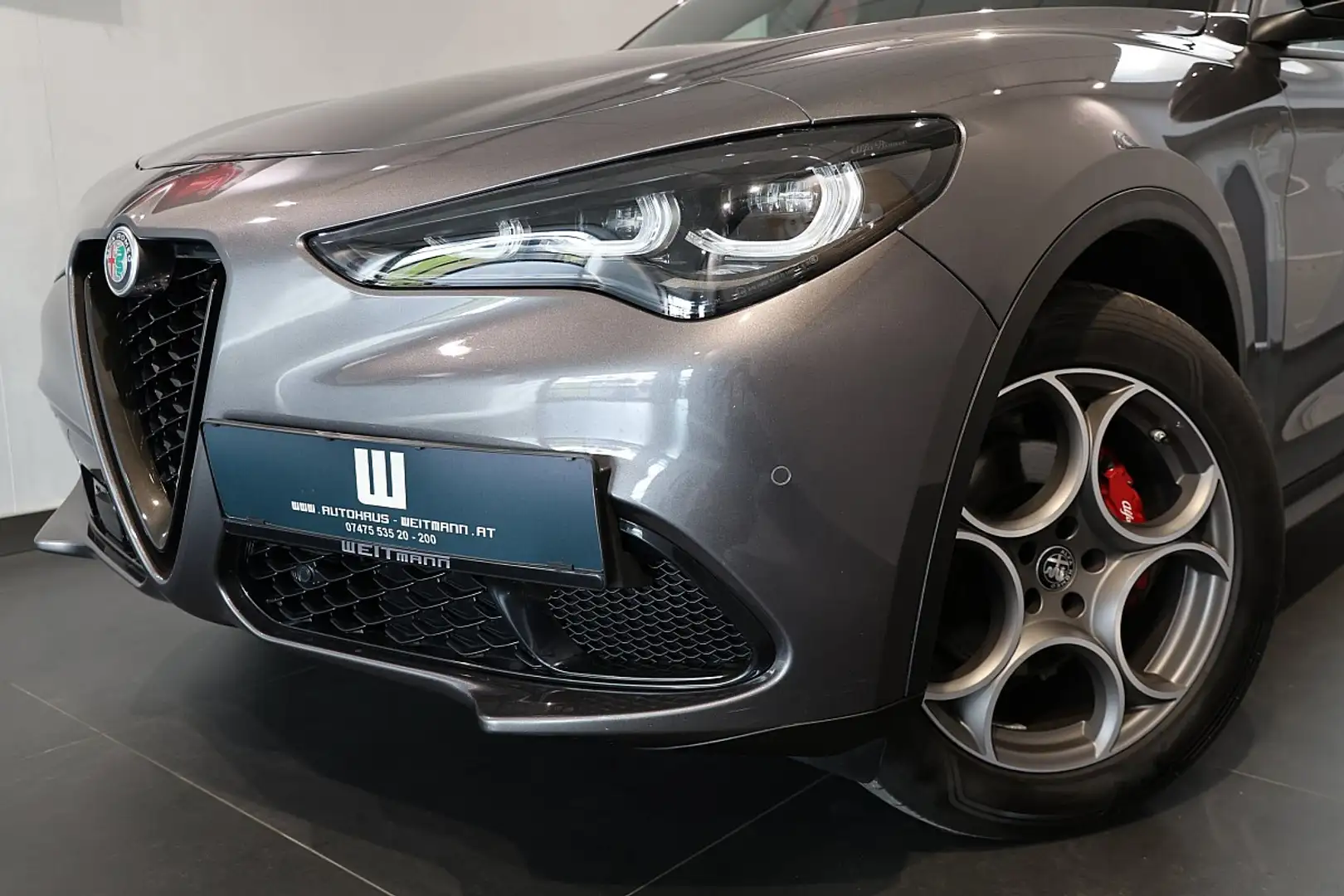 Alfa Romeo Stelvio Super + Sprint Paket 2,2 16V 210 AT8 Q4 Gris - 2