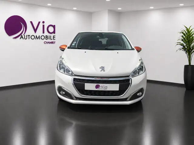 Peugeot 208 view 2