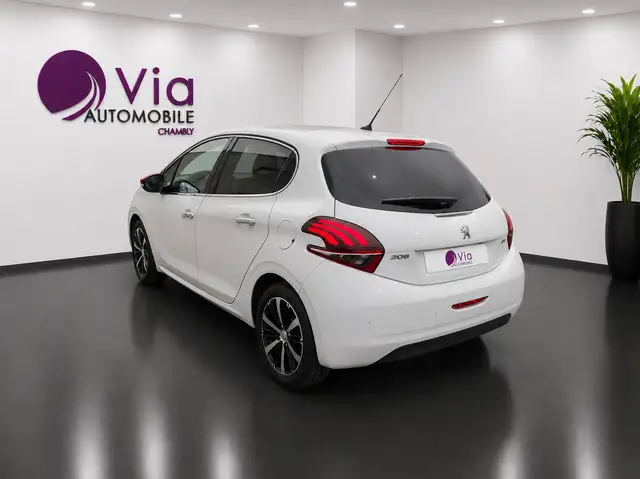 Peugeot 208 view 7