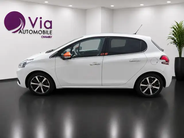 Peugeot 208 view 8