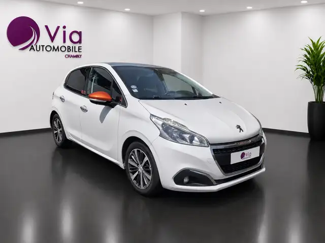 Peugeot 208 view 3