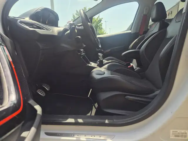 Peugeot 208 view 10