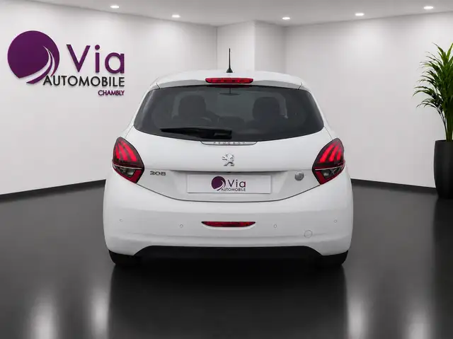 Peugeot 208 view 6