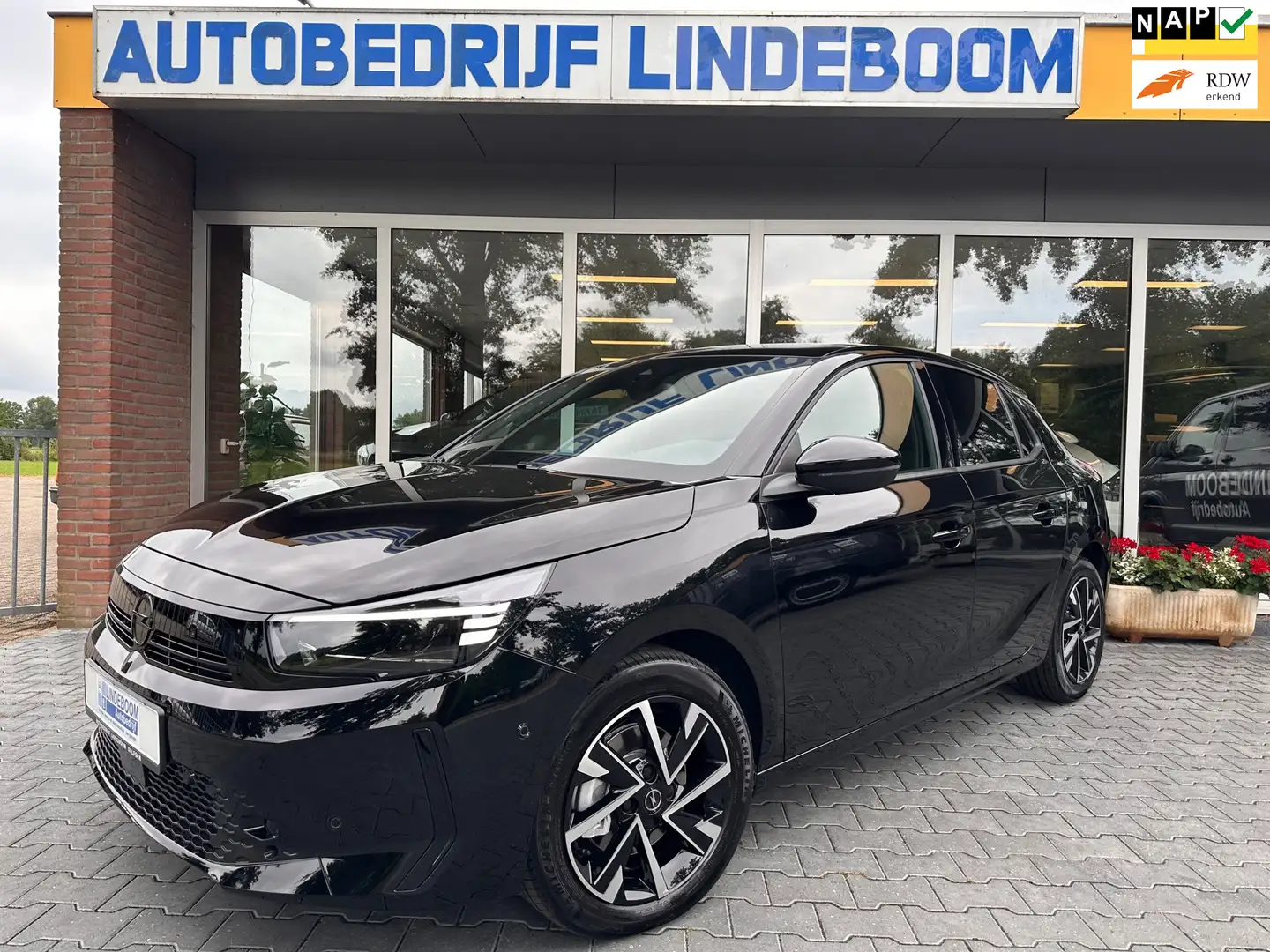 Opel Corsa 1.2 Turbo GS 130PK Automaat Panoramadak Apple Carp Zwart - 1
