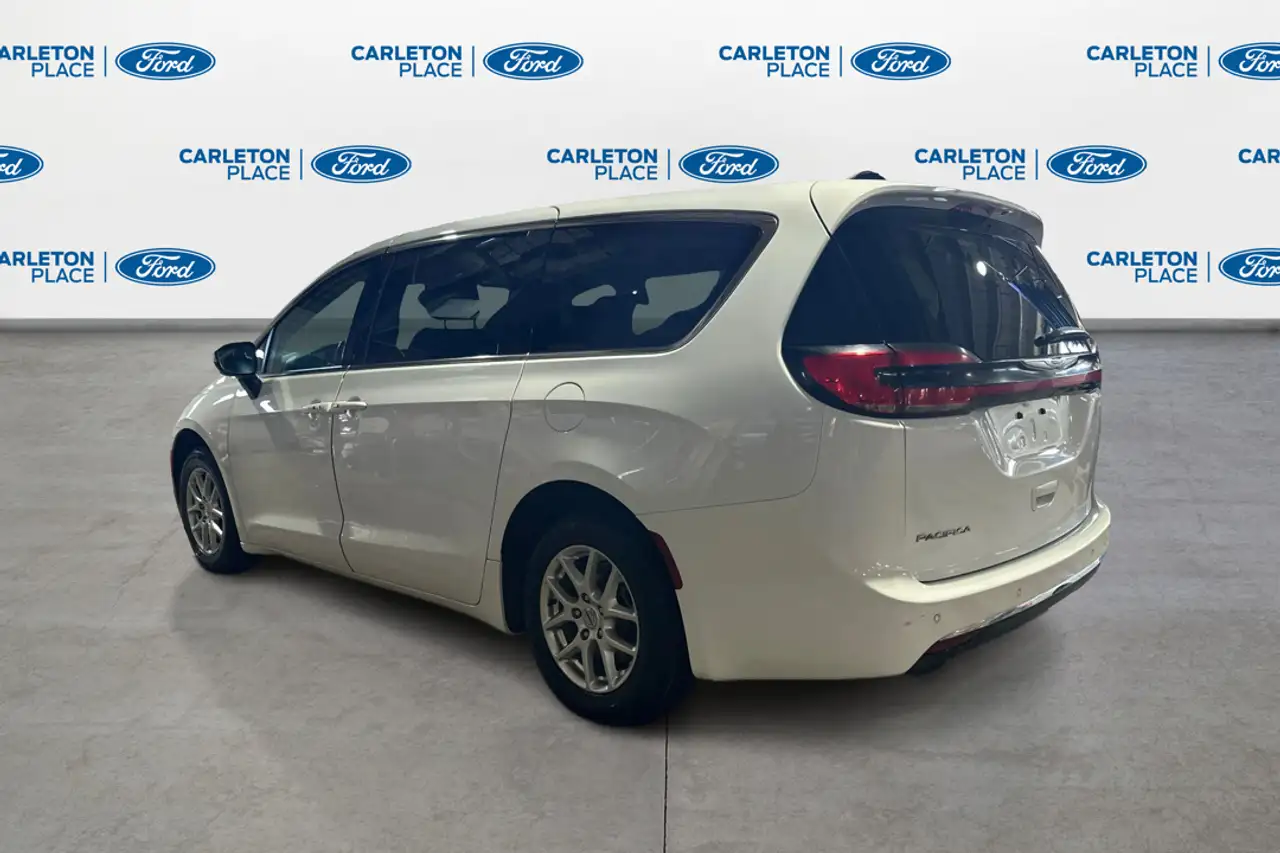 Chrysler Pacifica снимка Chrysler Pacifica