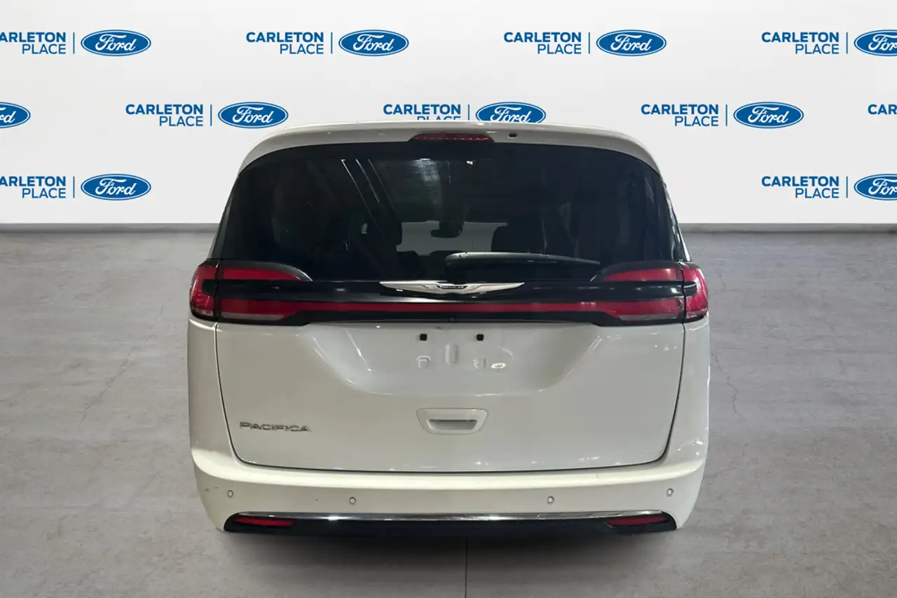 Chrysler Pacifica снимка Chrysler Pacifica