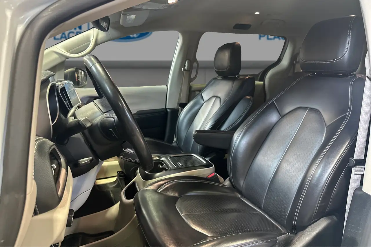 Chrysler Pacifica снимка Chrysler Pacifica