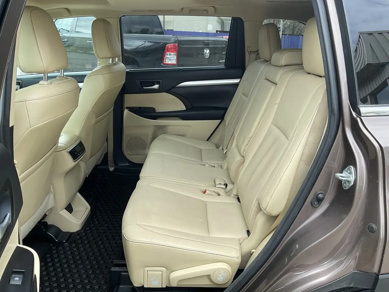 Toyota Highlander снимка Toyota Highlander