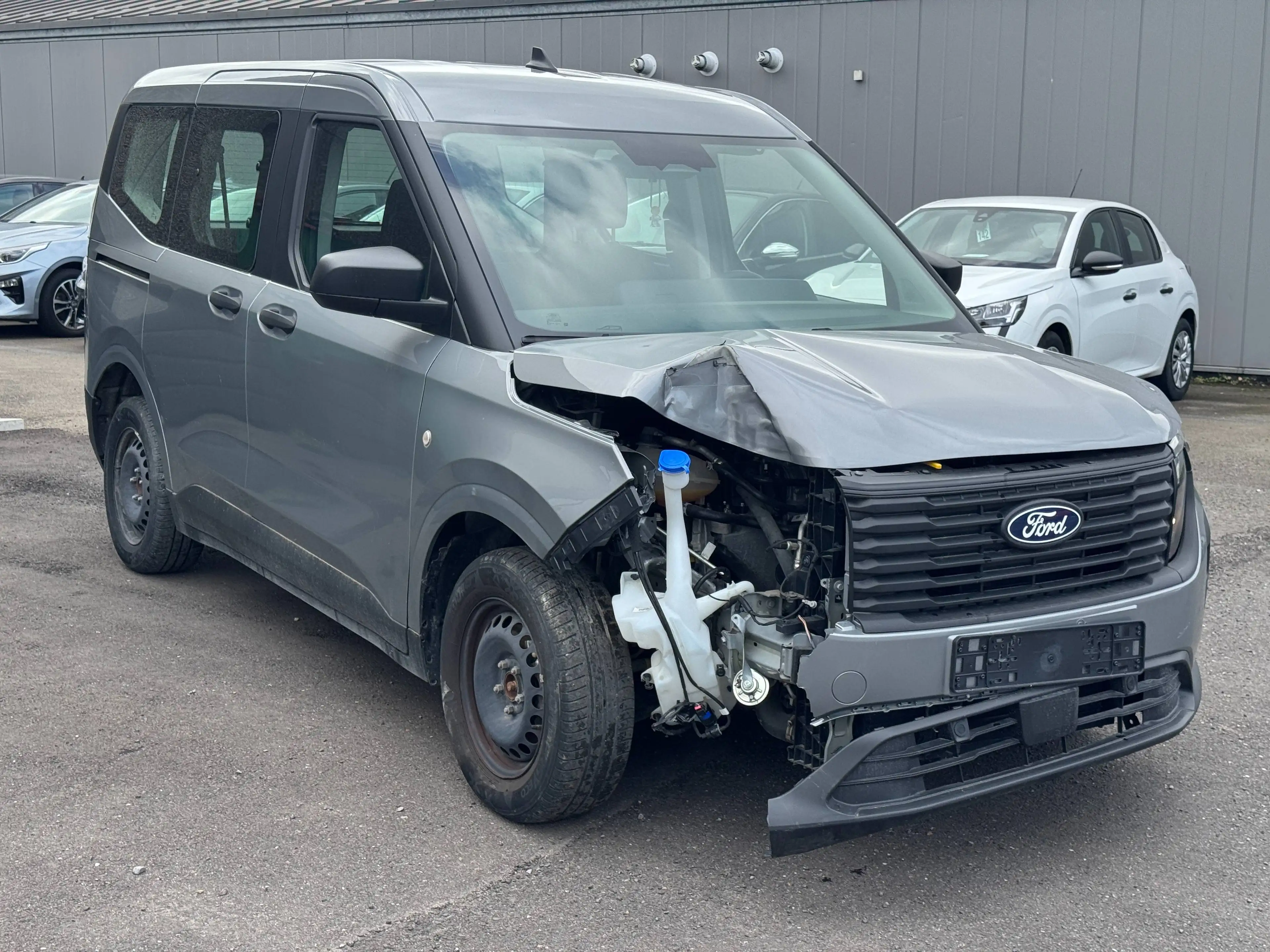 Ford Tourneo Courier *** 1.0 EcoBoost ** Active ** Moteur ok ** Accidenter ** — photo 3