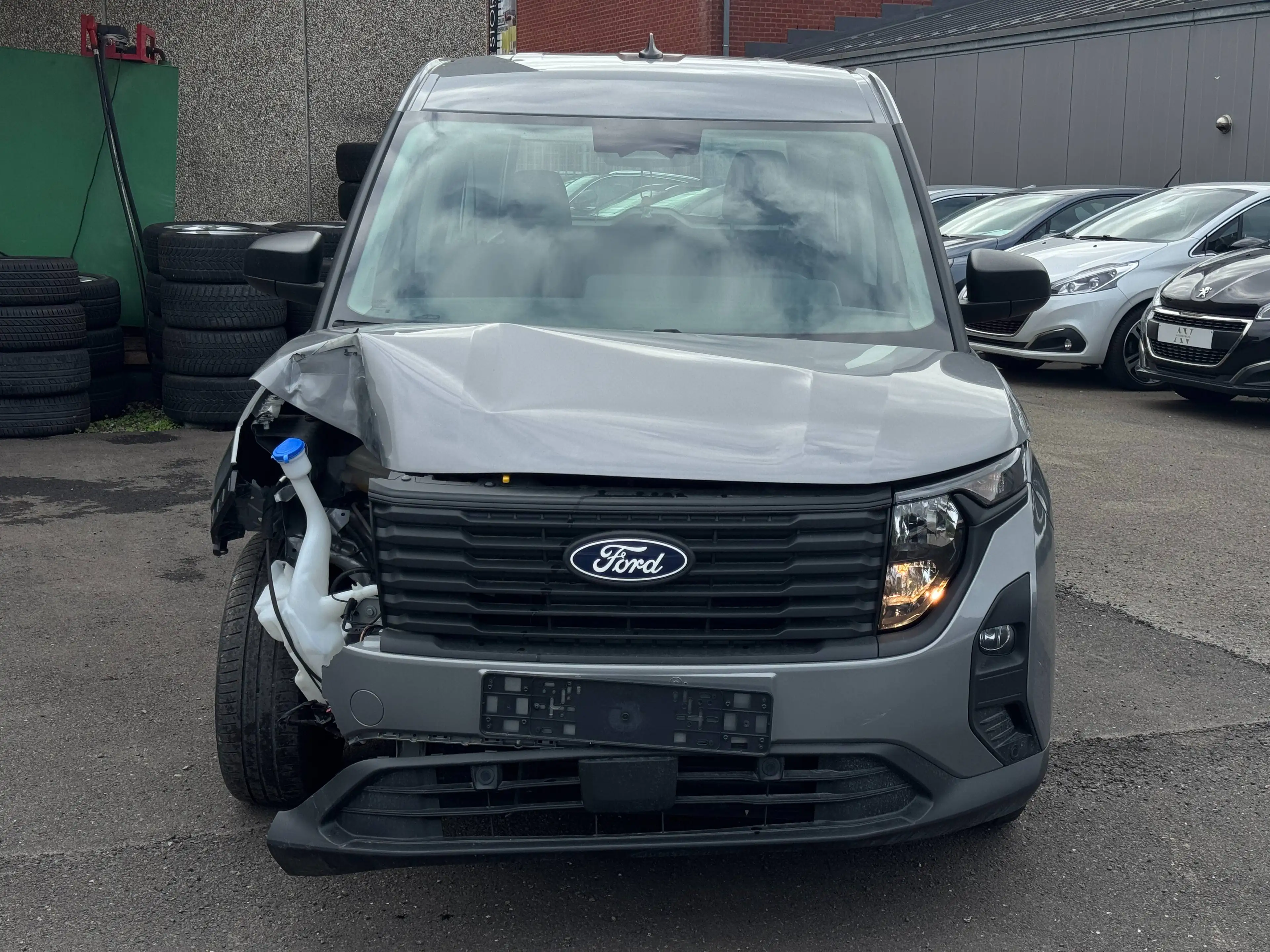 Ford Tourneo Courier *** 1.0 EcoBoost ** Active ** Moteur ok ** Accidenter ** — photo 2