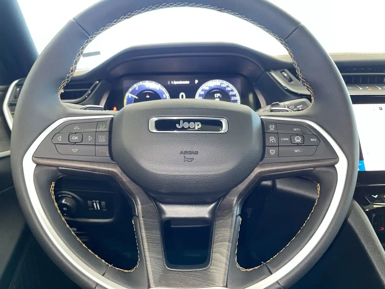 Jeep Grand Cherokee photo Jeep Grand Cherokee