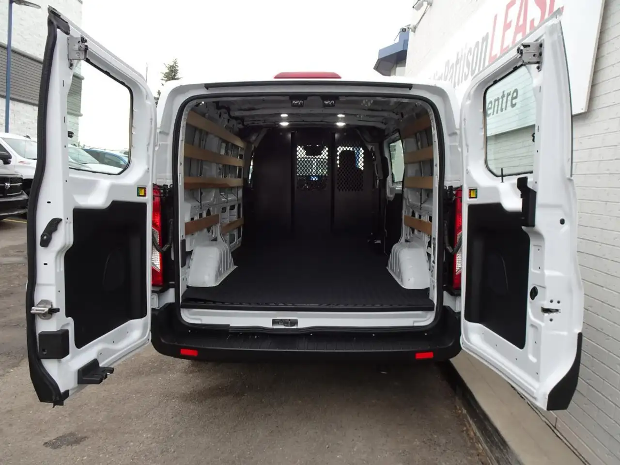 Ford Transit Cargo Van снимка Ford Transit Cargo Van