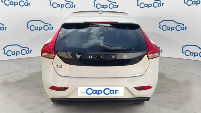 Volvo V40 view 3