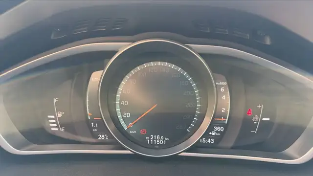 Volvo V40 view 12
