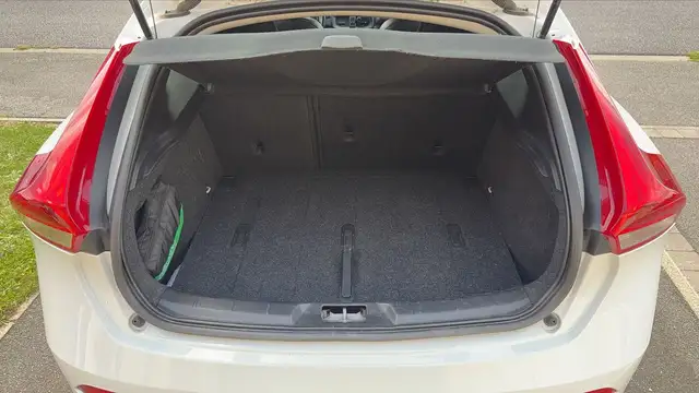 Volvo V40 view 14