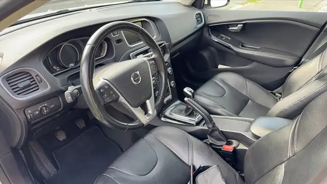 Volvo V40 view 8